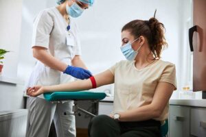 How to Become a Phlebotomy Technician