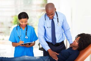 Pros and Cons of Becoming a Medical Assistant